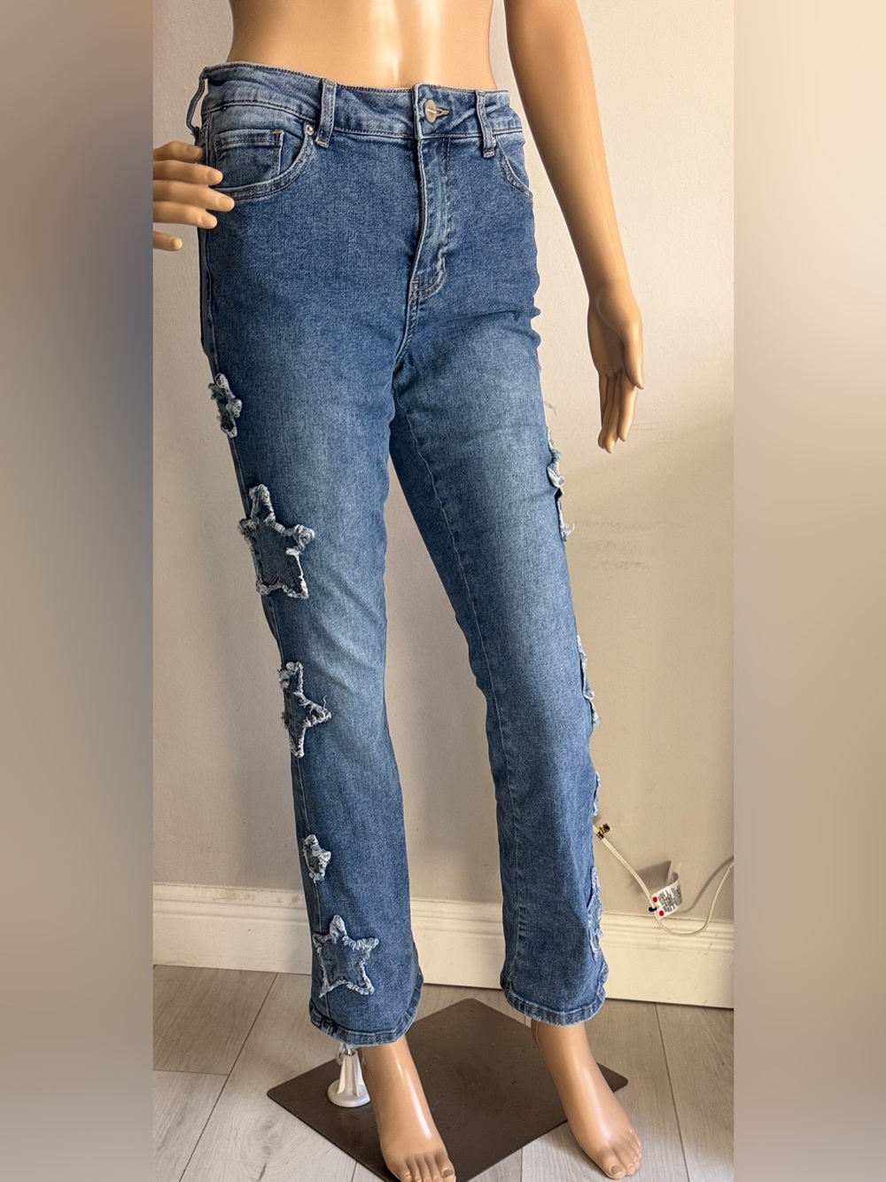 Ashley Mason Premium Star Patch Straight Leg Jeans Size 26 | Distressed Denim